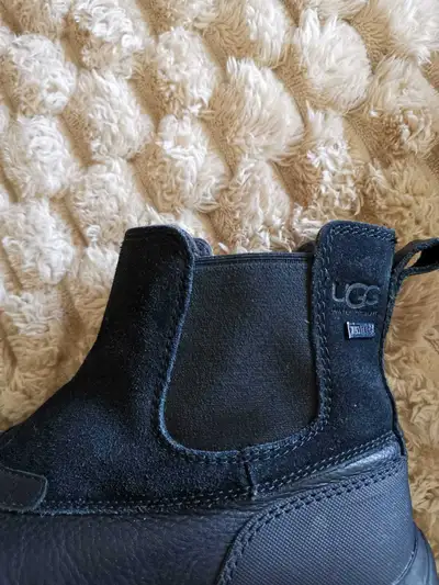 Like new excellent Condition black snow UGG boots 38 ureo slightly Used
