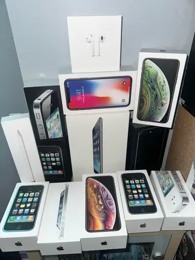 No actual devices, just the boxes of a bunch of old and newish ipods and ipads and stuff