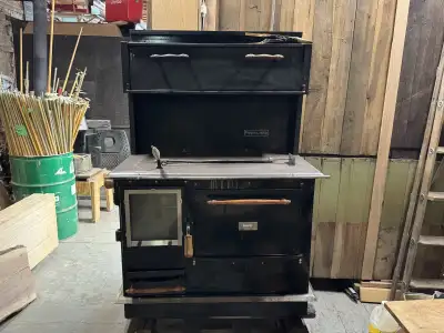 This Pioneer Maid has a rebuilt fire box with new Stainless Fire Bricks. As well as an aftermarket P...