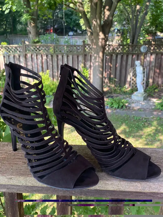 Brash Black Strappy Heels size 10 Like New  in Women's - Shoes in Brantford - Image 8