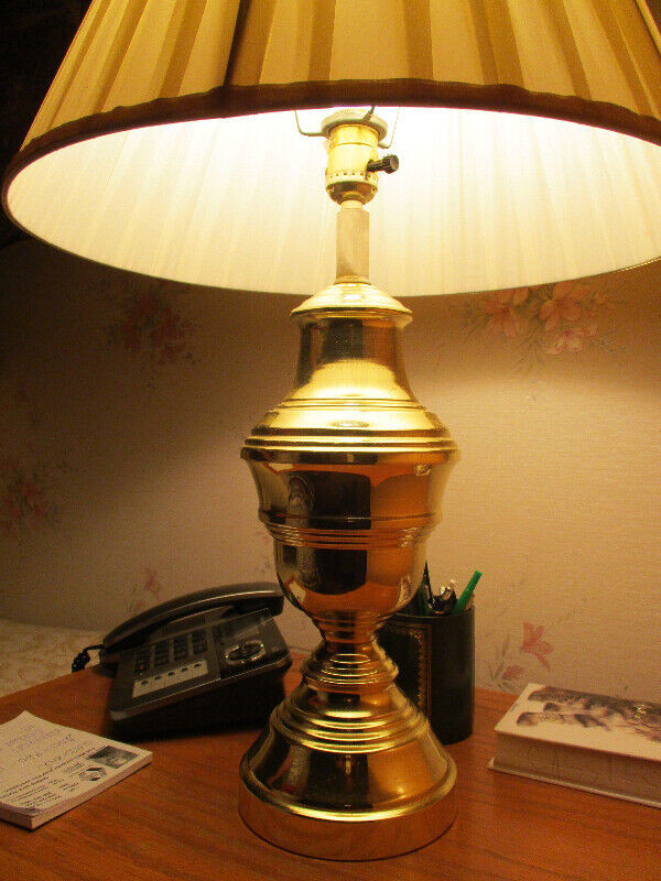 Rare Vintage Brass Desk Lamp, 27" high with lampshade in Indoor Lighting & Fans in Kelowna - Image 2