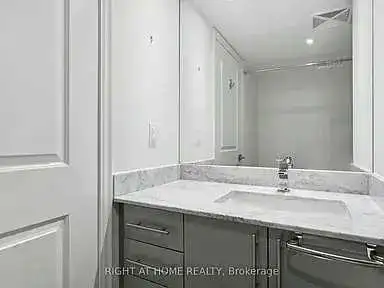 Downtown Toronto condo in Liberty Village, 1bed available for rent. Layout is 2+1 bed and 2 washroom...