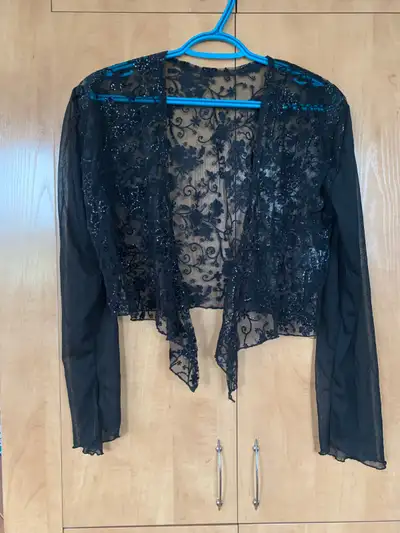 Vêtements comme neufs MEDIUM 10$ chacun – DISPO À LONGUEUIL, View more
