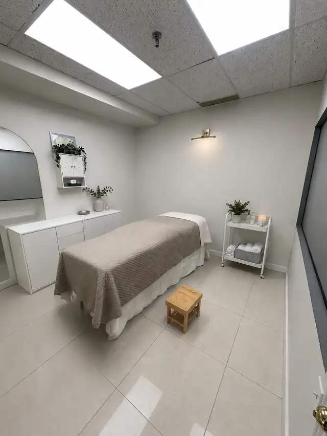 Woodbridge BEAUTY CLINIC in Commercial & Office Space for Rent in Mississauga / Peel Region - Image 7