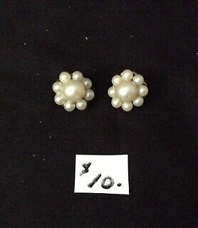 Ear Rings Vintage/Retro Clips or Screw on. in Jewellery & Watches in Winnipeg - Image 3