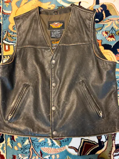 Genuine Harley Davidson Leather Vest.Worn only a few times . This is a beautiful heavy duty vest. Bu...