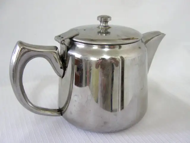 THEIRE INDIVIDUELLE  RESTAURANT  STAINLESS INDIVIDUAL TEA POT in Arts & Collectibles in West Island - Image 3