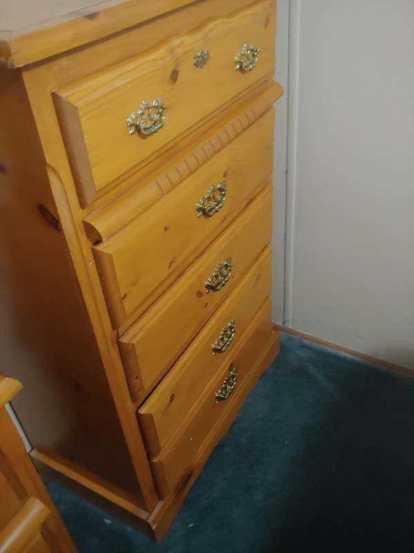 Knotty Pine Antique bedroom furniture set in Multi-item in Lethbridge - Image 3