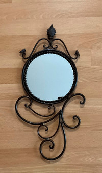 Miroir décoratif en fer
