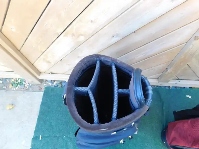 OGIO AND SUN MOUNTAIN GOLF BAGS in Golf in Grand Bend - Image 3