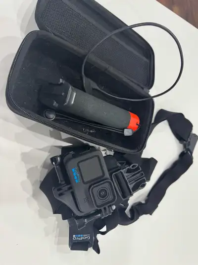 Includes: - Chestmount - Vertical Bracket - Floating Pole - Charging Cable - Travel Case *doesn’t co...