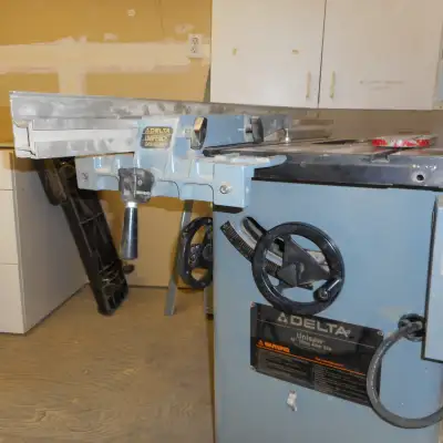 Delta Unisaw, 3 phase motor, 3 HP . in good working order Note: The fence in pics is a different fro...