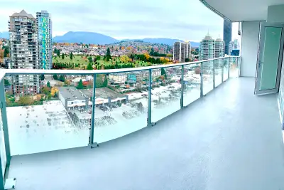 New luxury tower - Gilmore Place 2 Bedroom and 2 Bathrooms Easy access to sky-train and nearby shopp...