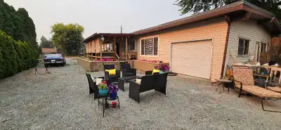 2 BEDROOM DUPLEX – NORTH BX, VERNON | $2,000/MONTH Available October 15 or November 1, 2026. Located...