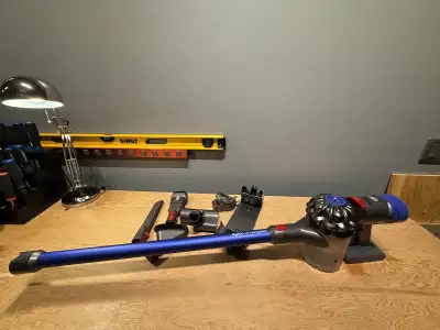 Dyson V7 Complete Vacuum Cleaner w/ accessories and charger, View more