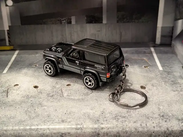 Nissan patrol keychain in Other in Vernon - Image 4