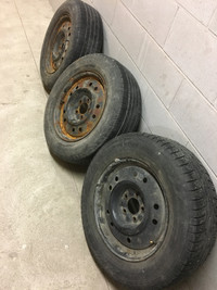 215/65 R16 . 5 Michelin tires with rims and 1 winter tires 90$.