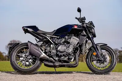 2021 CB 1000 r took really good care of it only driven 6100 km fresh oil and filter change .very pow...