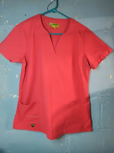 Ladies CROCS Medical Apparel scrubs  top size Medium , View more