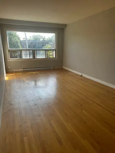 Main Floor Duplex for Rent Spacious and well-maintained main floor unit available for rent, featurin...