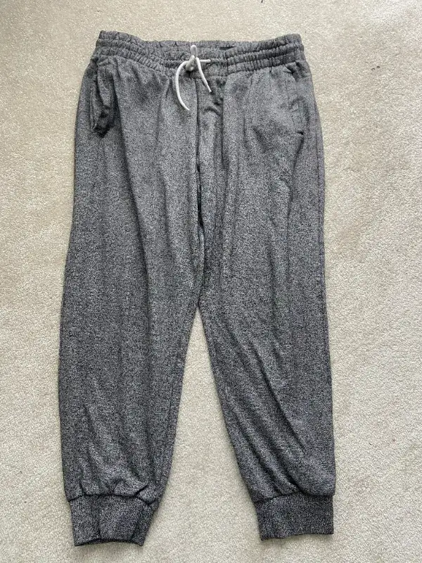H&M Sweatpants XL in Other in Oakville / Halton Region - Image 2
