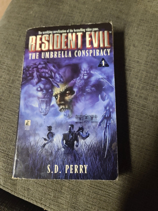 Resident evil book in Comics & Graphic Novels in Red Deer