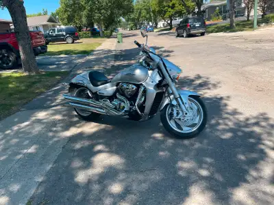Selling my 2006 Suzuki Boulevard – aWell maintained , Clean title $6750 Serious buyers only Reason f...