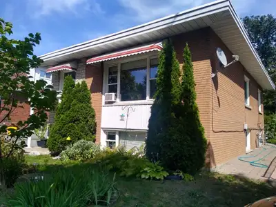 Lower unit of a well maintained, non-smoking duplex (High Ranch bungalow). Situated in a quiet area...