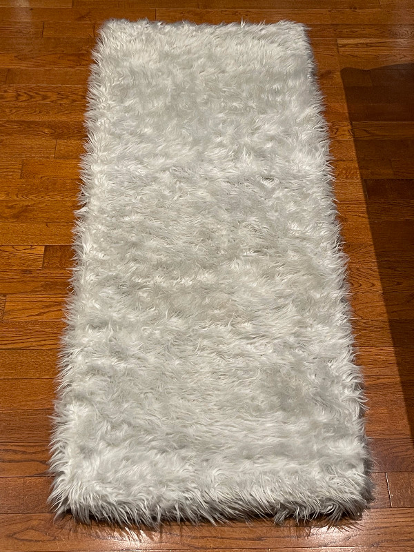 Beautiful, Large, Faux Fur DOG BED / Matt / Carpet - Orthopedic in Accessories in Oakville / Halton Region - Image 4