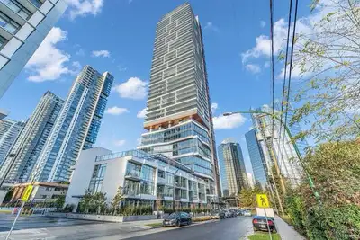 For Rent — Junior 2-Bed (1 Bed + 1 Den) Condo with Parking @ Metrotown | 1-min SkyTrain Highline Met...