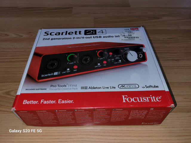 Focusrite Scarlett 2i4 Audio Interface MINT CONDITION Used Twice in Pro Audio & Recording Equipment in Mississauga / Peel Region - Image 3