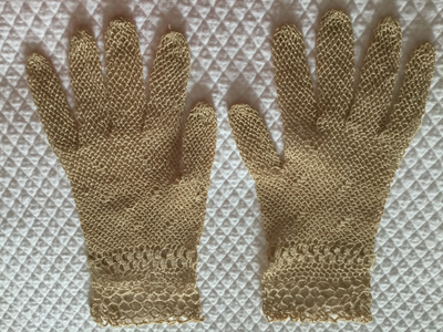 2 paires de gants dentelés neufs,15$ chaque, View more