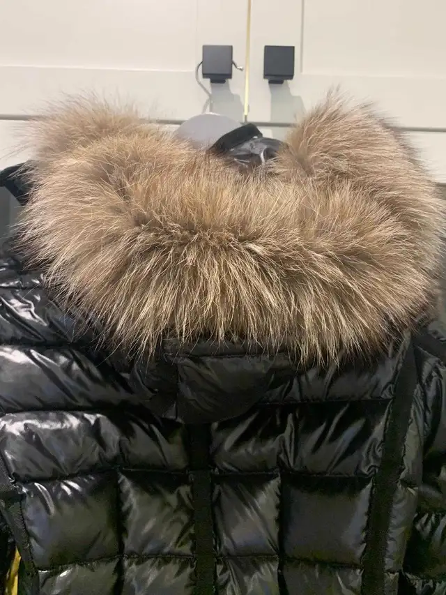 Moncler Armoise Short Down Jacket in Women's - Tops & Outerwear in City of Toronto - Image 4