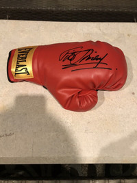 Boxing Hall of Famer Félix Trinidad signed boxing glove