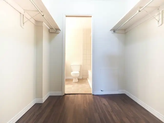 Spacious Newly Renovated 2 Bedroom Apt - Close to Century Park63011177744643124