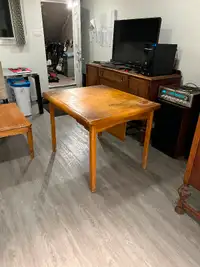 Table en bois massif à donner