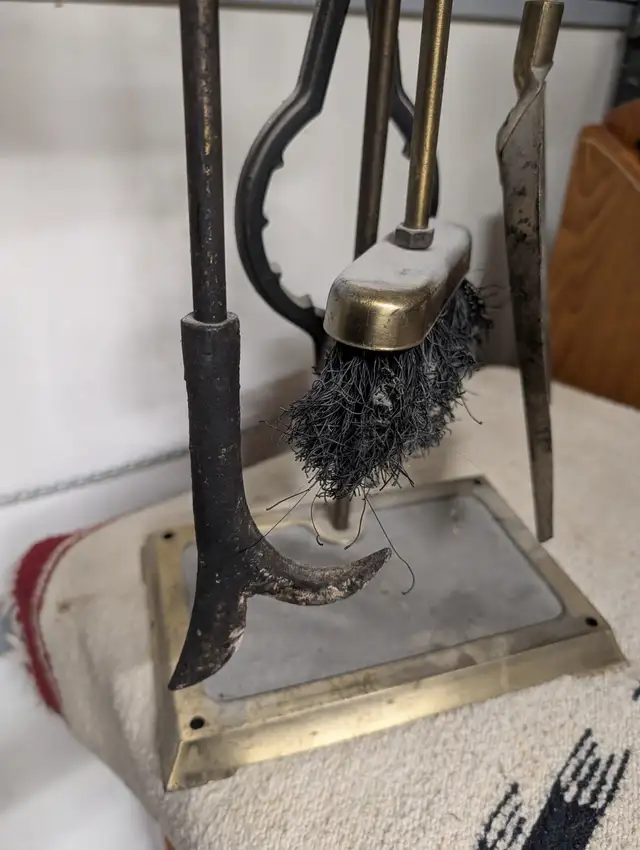 Metal Fireplace Tool Set in Fireplace & Firewood in Oakville / Halton Region - Image 5