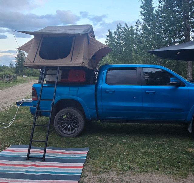 Rooftop tent and trailer setup in Travel Trailers & Campers in St. Albert - Image 2
