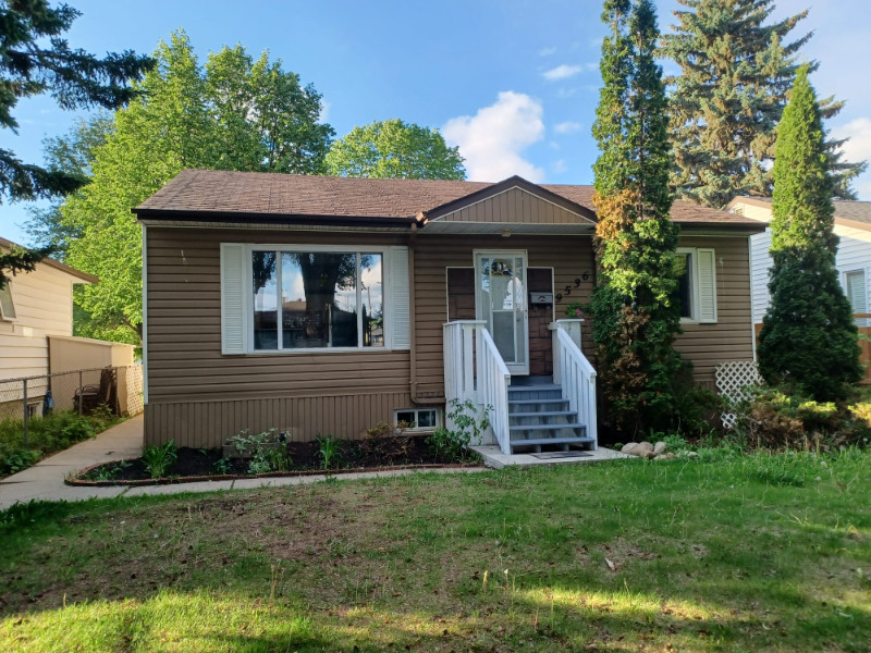 All inclusive, Petfriendly Main Suite House Close to Whyte Ave Long