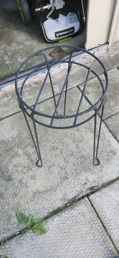 metal potter stand , View more