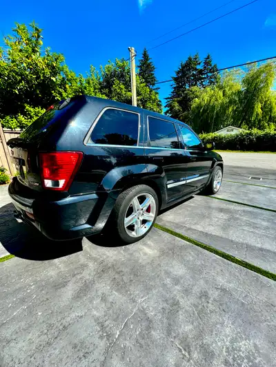 2010 JEEP GRAND CHEROKEE SRT8 (CHEAPEST ALL OF CANADA)