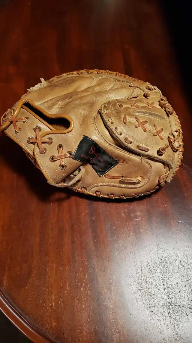 Vintage SEARS Baseball Glove $120 in Arts & Collectibles in Barrie - Image 2