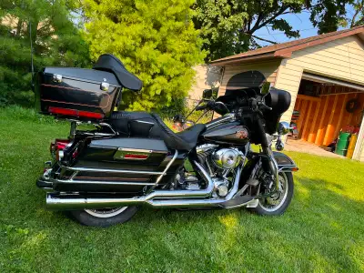 2002. Harley Davidson Electra Glide Classic . Original owner , Very well Maintained, Vance and Hines...