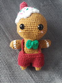 Handmade gingerbread man crochet / Bonhomme en pain d'epice