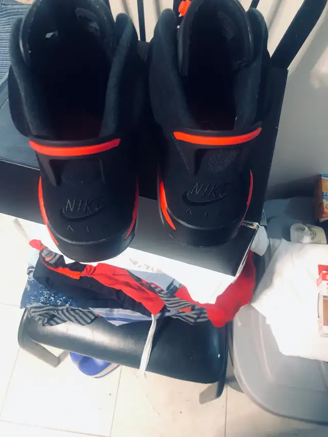 Air Jordan 6 Retro (Imfrared) Size 12  in Men's Shoes in Mississauga / Peel Region - Image 4