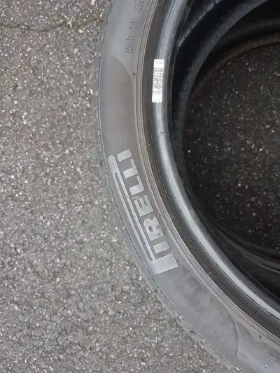 Usure 8/32, seulement 2 pneus à vendre, le prix demandé est pour les 2 pneus.