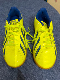 Indoor soccer shoes - adidas size 5