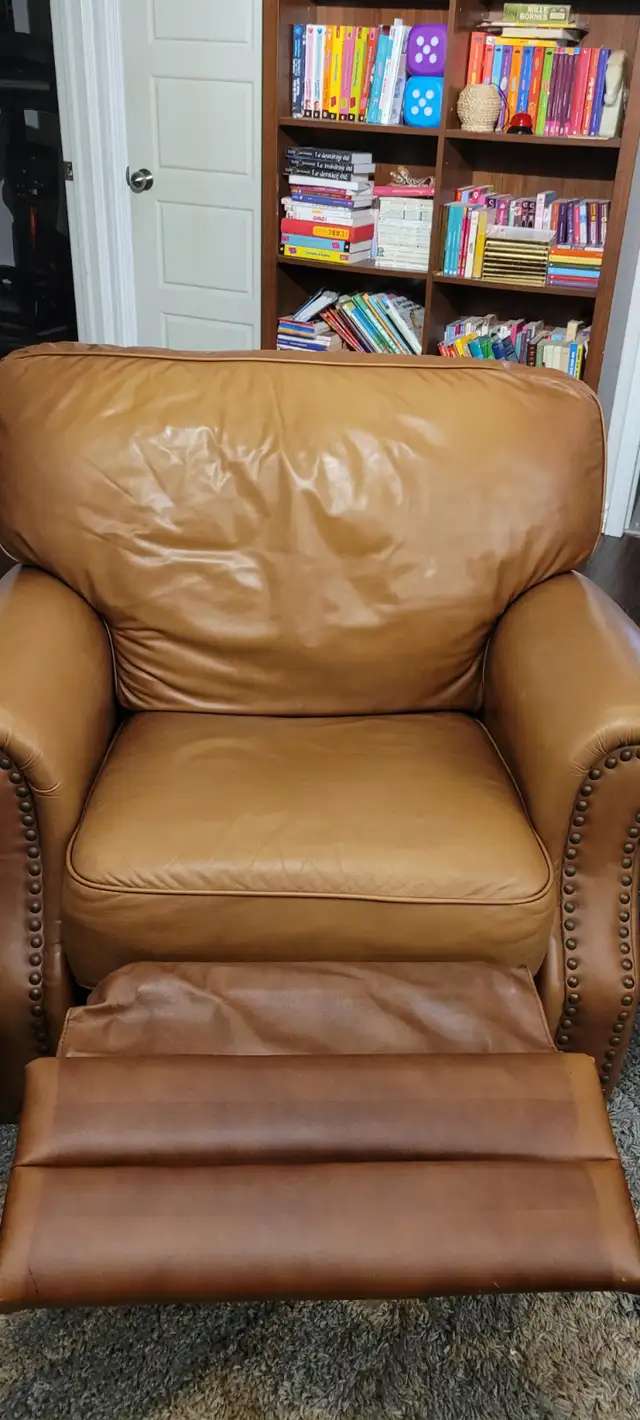 Ensemble de canapé et fauteuil inclinables in Couches & Futons in Trois-Rivières - Image 7