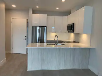 Spacious 2 Bed Plus Den Apartment - 4th floor - 919 Sq Ft Huge den that can be used as a 3rd bedroom...