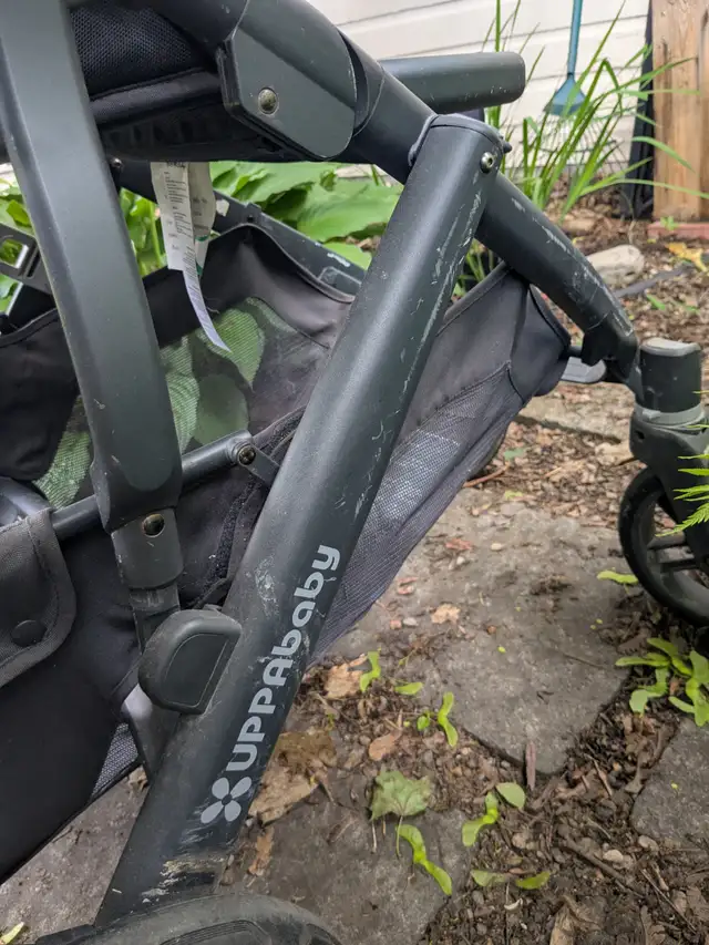 Uppababy Vista stroller v2,  Gray in Strollers, Carriers & Car Seats in Ottawa - Image 7